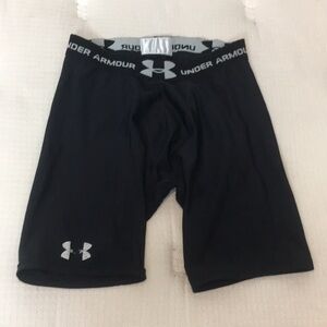 ✅Boys Under Armour Boxer Size L